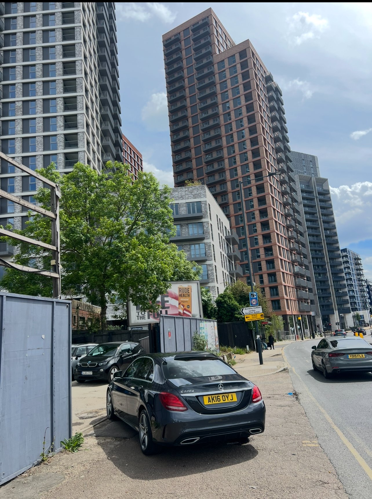 Autobahn Direct entrance on Bridgewater Road
